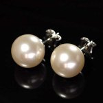 Pearl Stud Pierced Earing Set
This beautiful and elegant silver earing set features a stunning single freshwater pearl Timeless and elegant   Exc.
Please Click the image for more information.