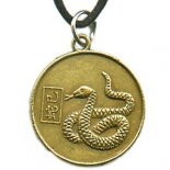 Snake Chinese Character, round
Round Year of the AnimalSnake pendent on black cord
Please Click the image for more information.